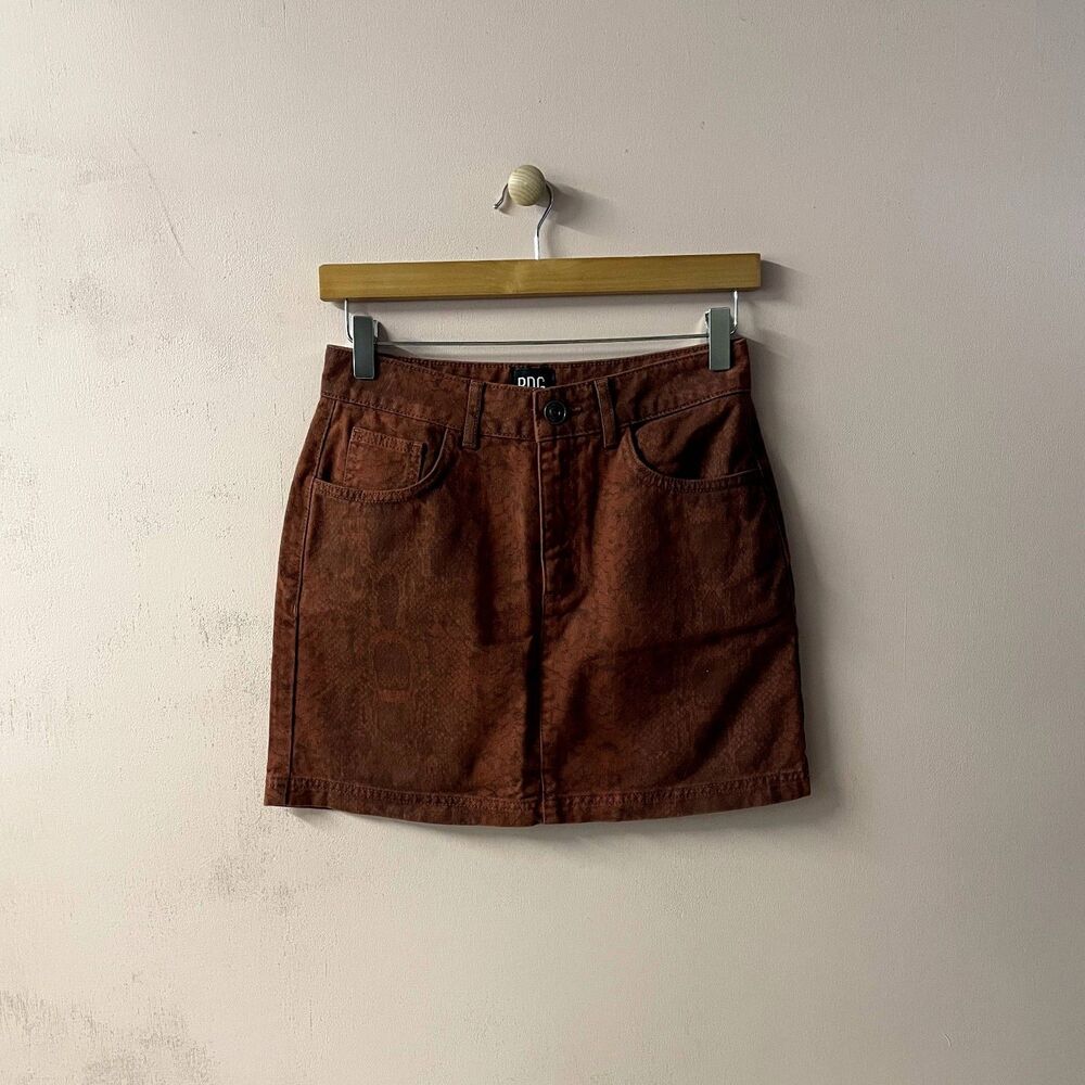 BDG Urban Outfitters NWOT Rust Snake Print Denim Mini Skirt Size S - Picture 1 of 11